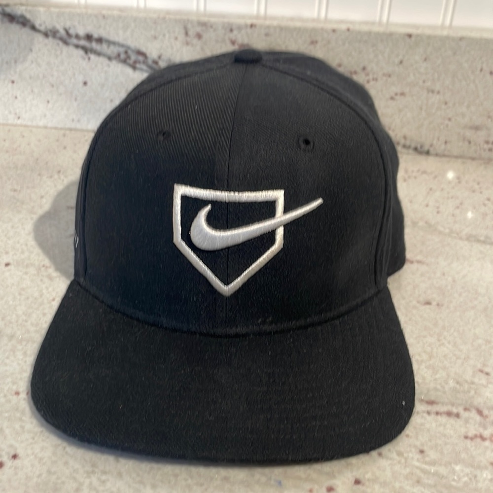 NWOT Nike Dri Fit Snap Back Baseball hat!!